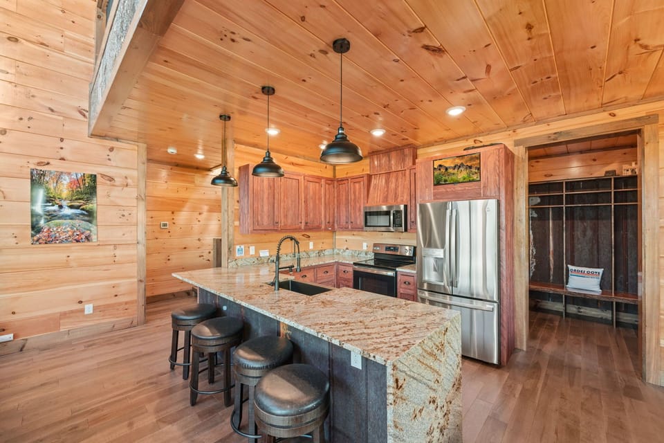 Upgraded kitchen with breakfast bar sitting area