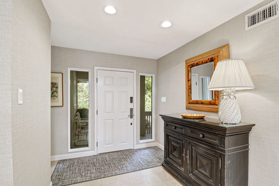 2 Ruddy Turnstone - Entryway