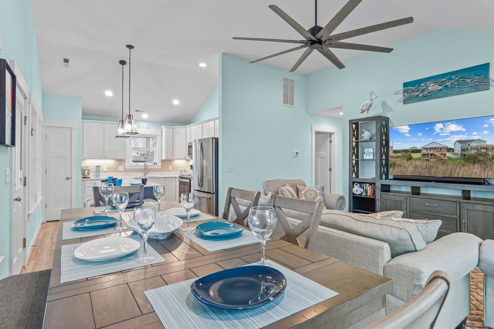 Picture long family dinners filled with laughter around the 6-seat dining table.