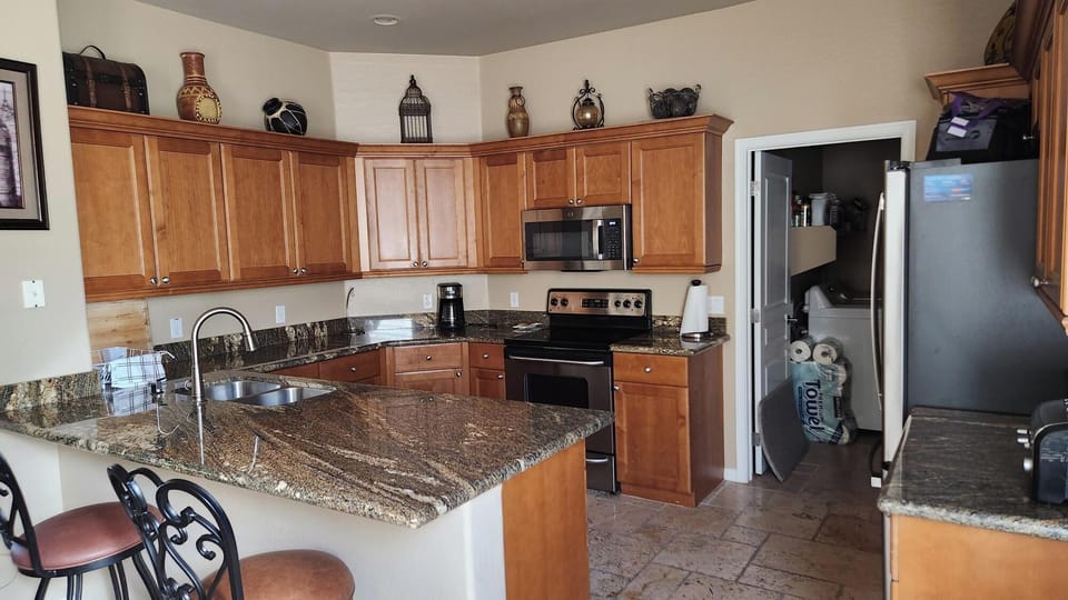 Dining & Kitchen