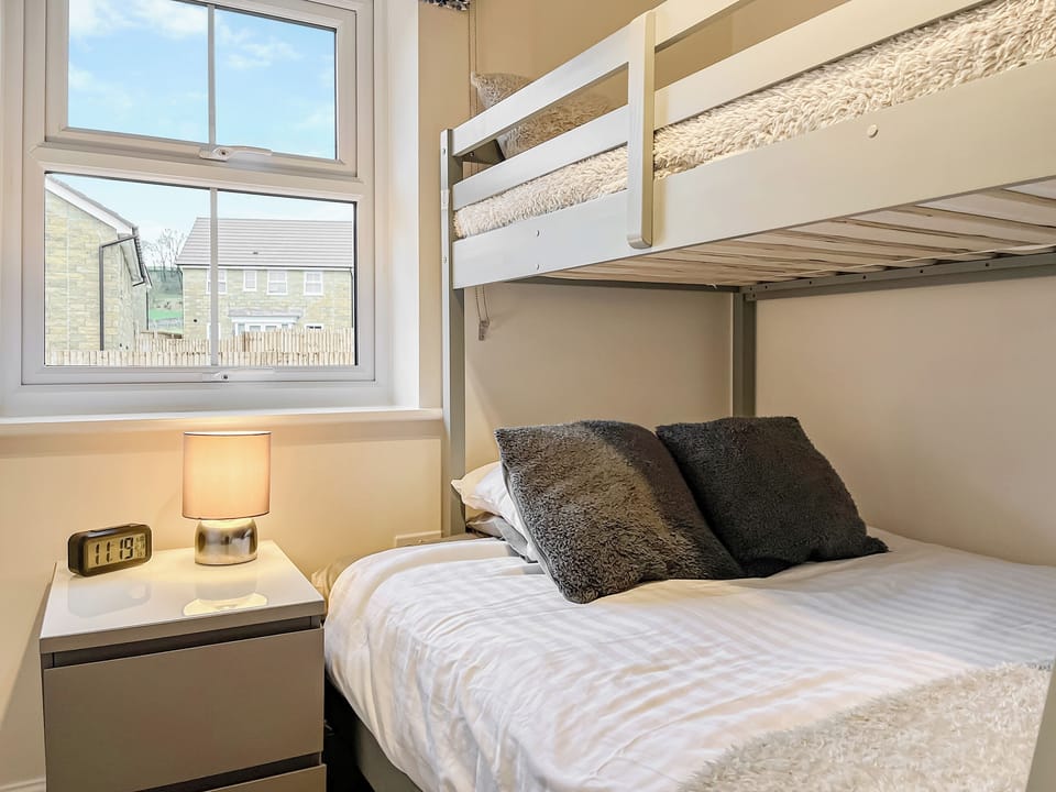 Bunk bedroom | Crawshaw Cottage, Buxton