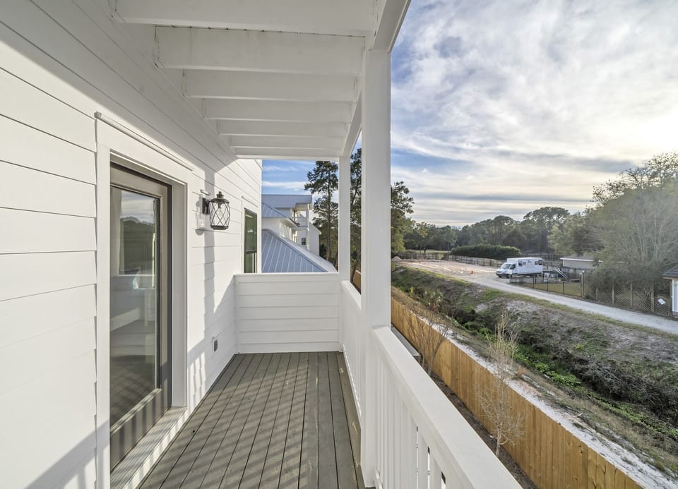 2nd floor balcony