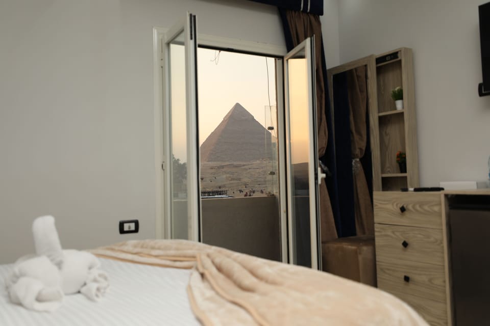 Deluxe Double Room With Panoramic Pyramids View | Hypo-allergenic bedding, minibar, in-room safe, desk