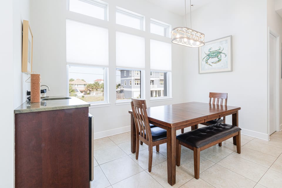 Dining Area with Wet Bar