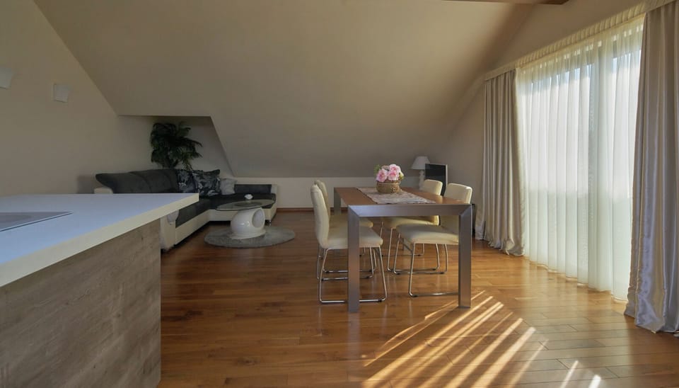 Presidental 2 bedroom Apartment (4+2) | Minibar, in-room safe, desk, laptop workspace