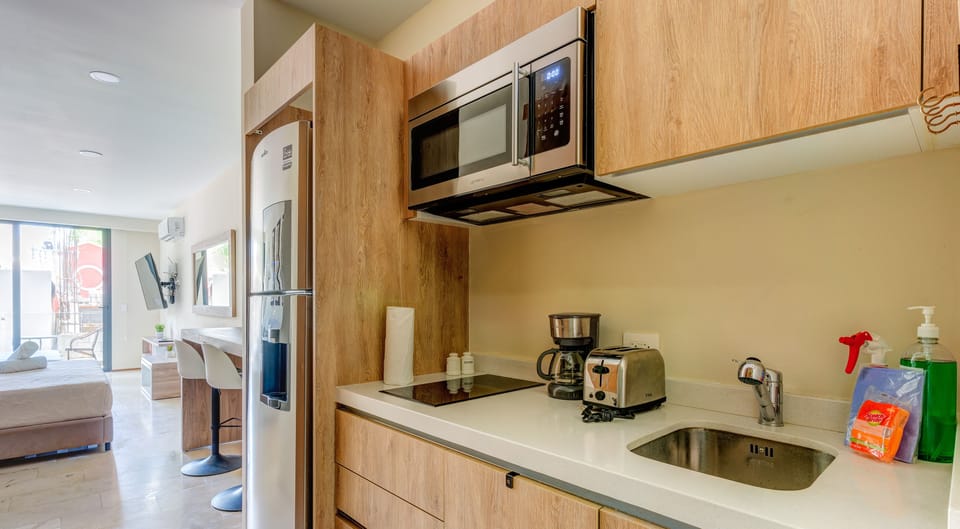 Comfort Studio, 1 King Bed with Sofa bed, Non Smoking, Patio | Private kitchen