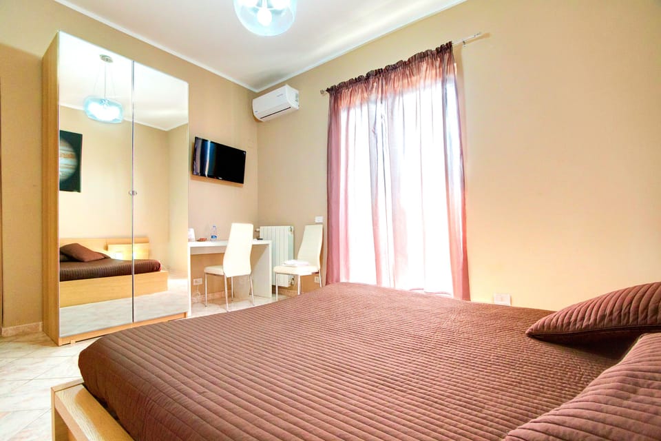 Double Room, Private Bathroom | Desk, laptop workspace, free WiFi, bed sheets
