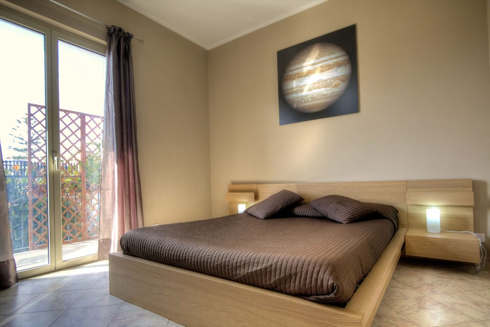 Double Room, Private Bathroom | Desk, laptop workspace, free WiFi, bed sheets
