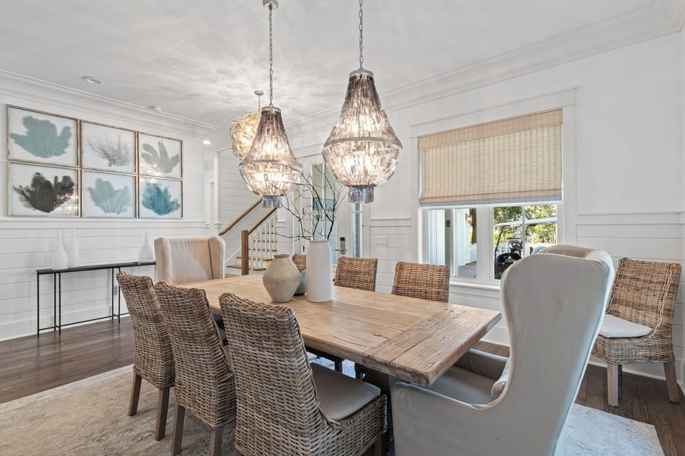 Dining Table w/ 8 Chairs - Lots of soft lighting for dinner time.