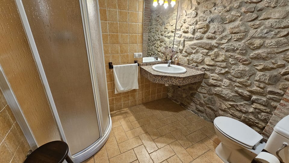 Classic Double Room | Bathroom | Rainfall showerhead, hair dryer, towels, soap