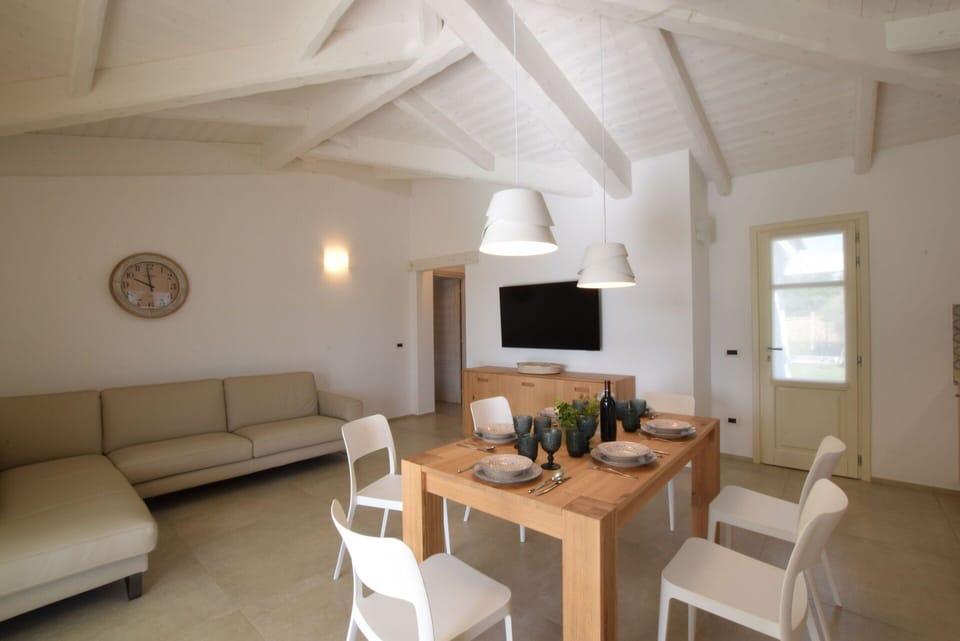 Autumn, Kitchen, Living Room, Spring, Summer