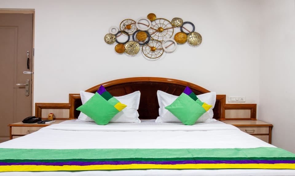 Standard Room | Desk, blackout drapes, iron/ironing board, bed sheets