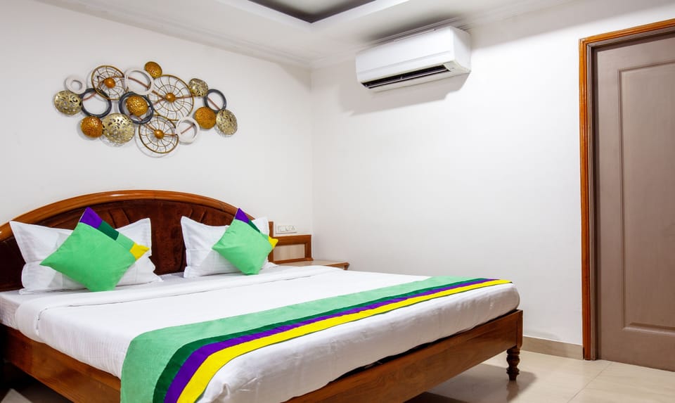 Standard Room | Desk, blackout drapes, iron/ironing board, bed sheets