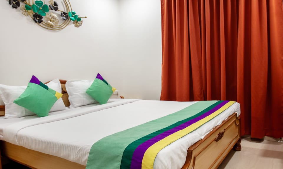 Economy Single Room | Desk, blackout drapes, iron/ironing board, bed sheets