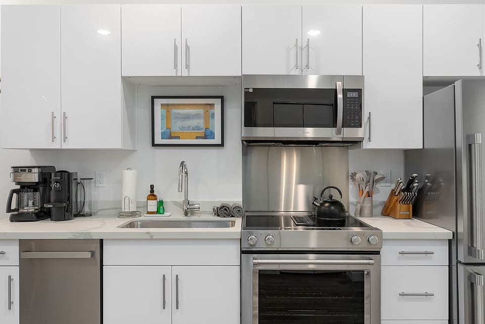 Classic Apartment | Private kitchen | Fridge, microwave, oven, stovetop