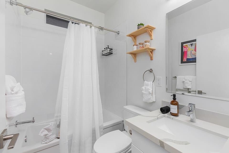 Classic Apartment | Bathroom | Shower, towels