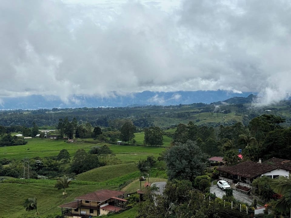 Family House, Multiple Bedrooms, Kitchen, Mountain View | Hypo-allergenic bedding, pillowtop beds, iron/ironing board, free WiFi