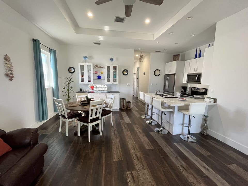 Family / Dining Room Area