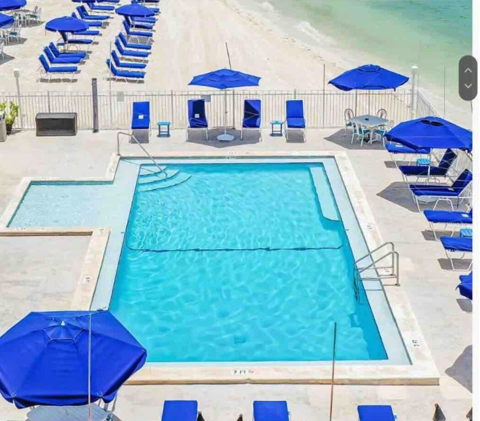 Glunz Beach Resort Pool