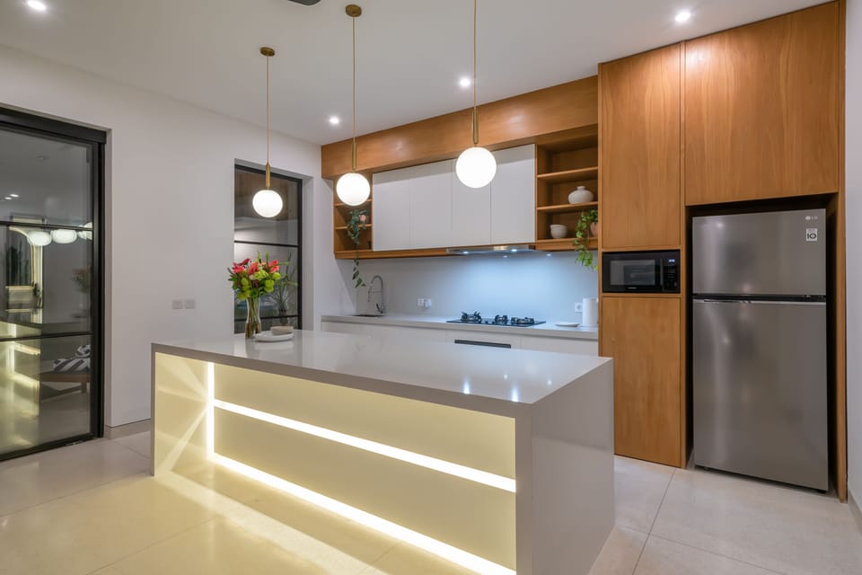 Fridge, microwave, oven, stovetop