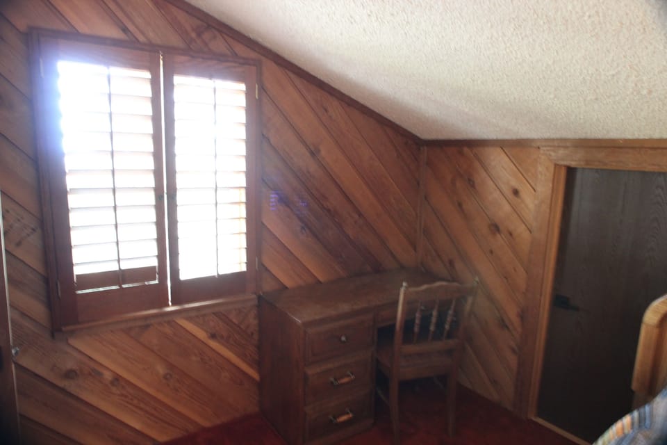 Bedroom 3 desk & Window
