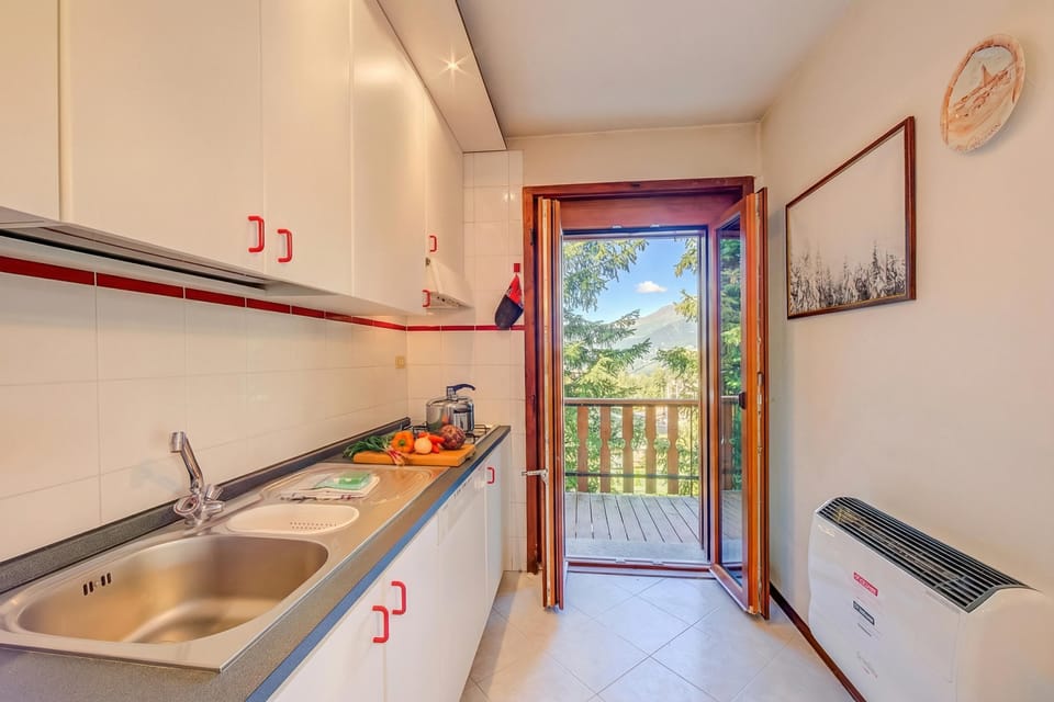 Family Apartment, Multiple Bedrooms (Appartamento Villa Margherita City) | Private kitchen | Fridge, microwave, oven, stovetop