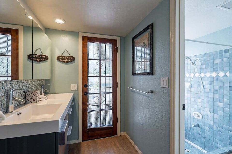 Primary bedroom`s en-suite bathroom with walk-in shower