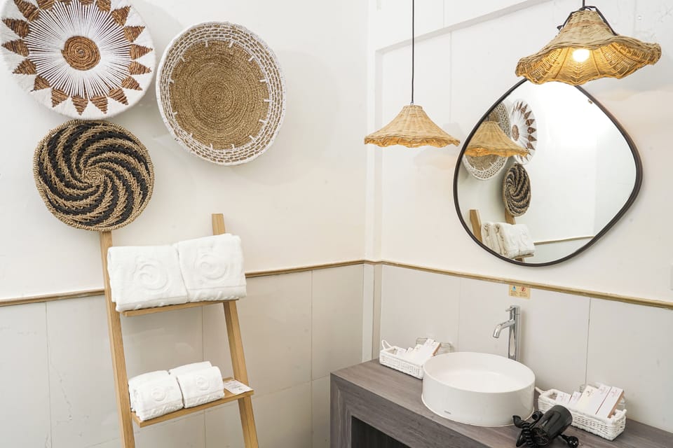 Deluxe Garden Quadruple | Bathroom | Shower, free toiletries, hair dryer (on request), towels