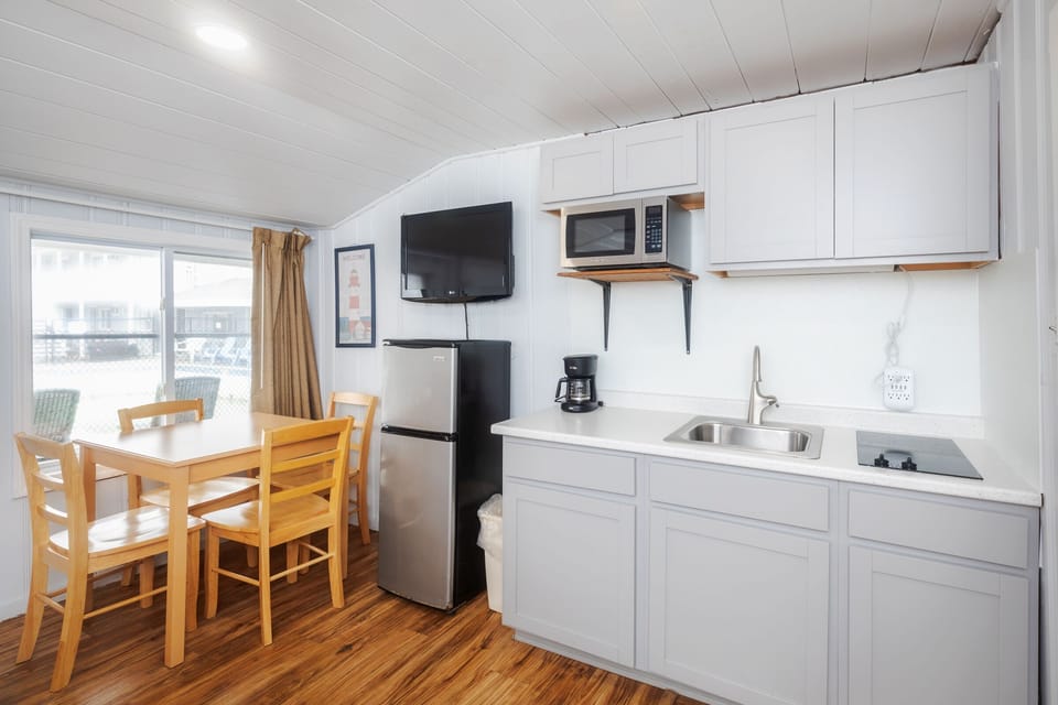 Standard Room, 2 Double Beds, Kitchenette | Free WiFi, bed sheets