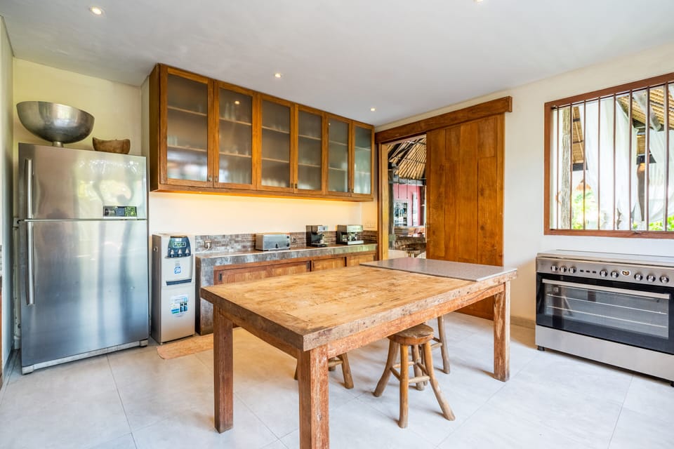 Luxury Villa | Private kitchen | Fridge, oven, coffee/tea maker, toaster