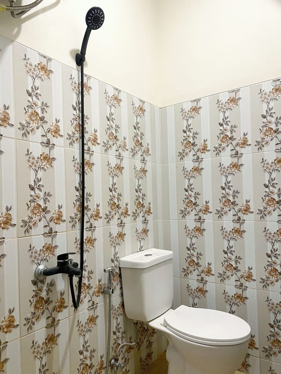 Deluxe Room | Bathroom | Rainfall showerhead, towels