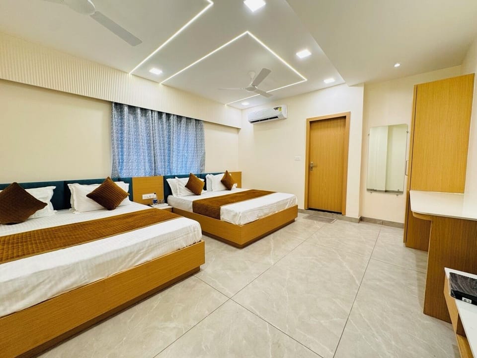 Executive Quadruple Room | Desk, WiFi (free)