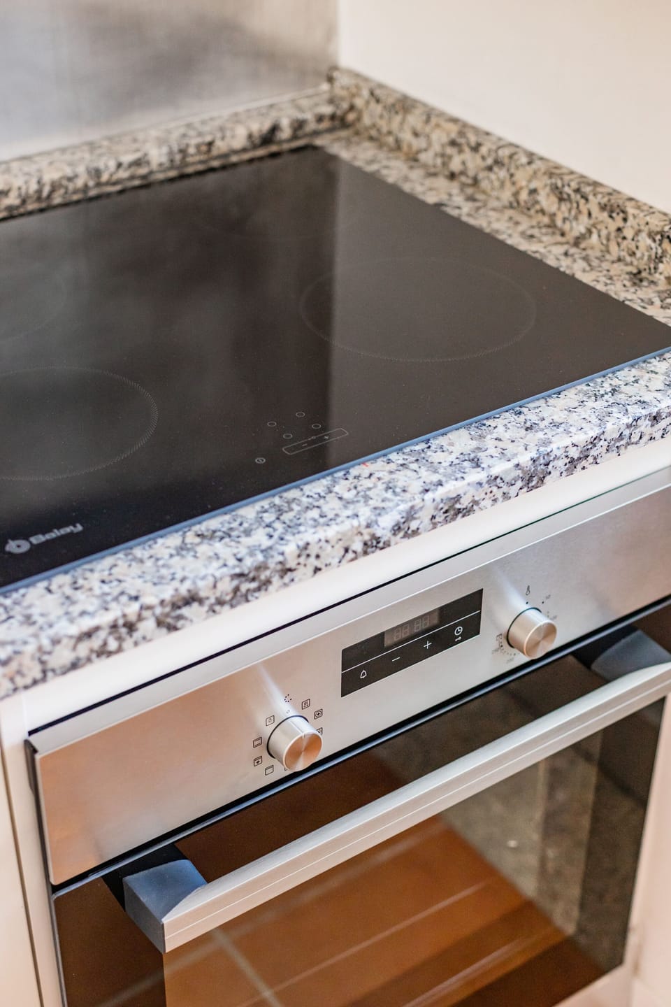 Studio | Private kitchenette | Mini-fridge, microwave, oven, stovetop