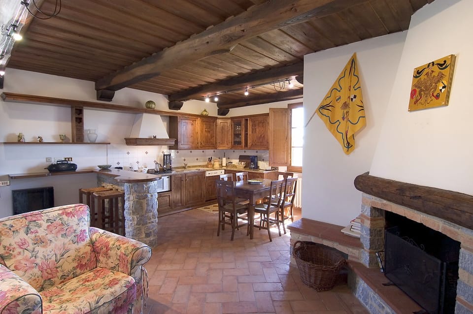 Traditional Cottage, 2 Bedrooms, Vineyard View (Acquila) | Living area | TV, fireplace