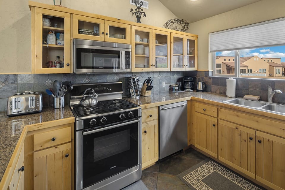 fully equipped kitchen