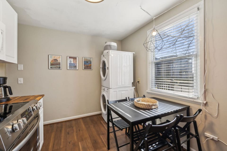 eat in kitchen