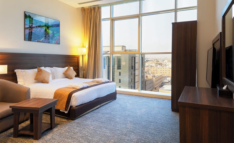 Deluxe Room, City View | Soundproofing, free WiFi