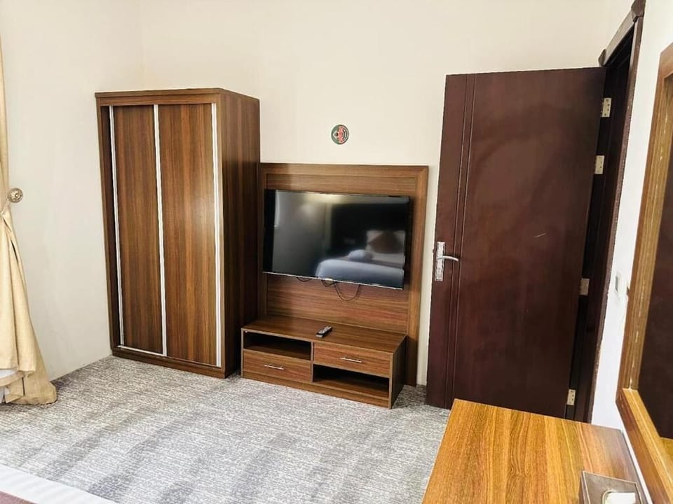 Superior Room, 1 King Bed | Soundproofing, free WiFi