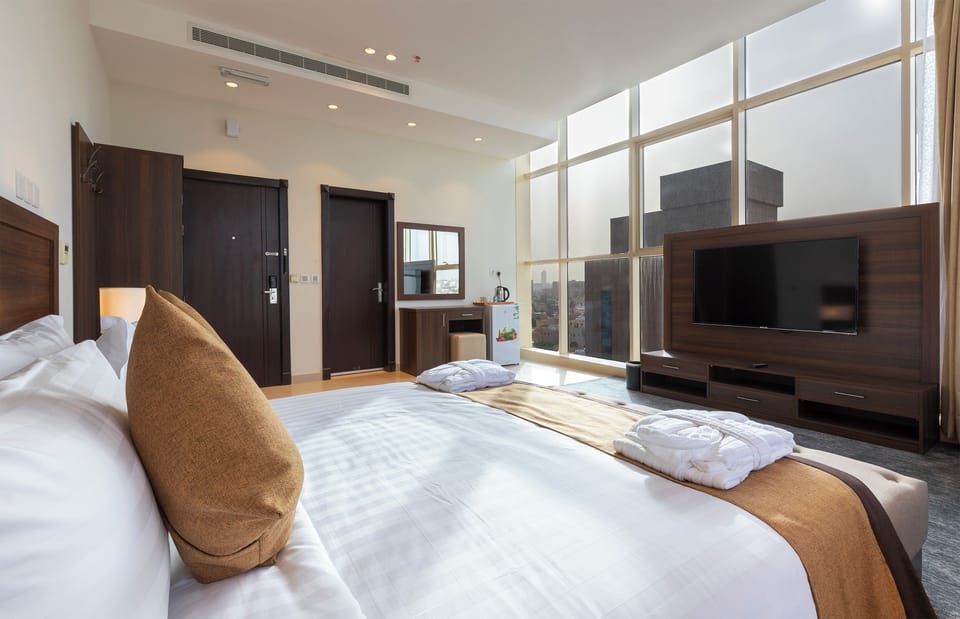 Deluxe Room, City View | Soundproofing, free WiFi