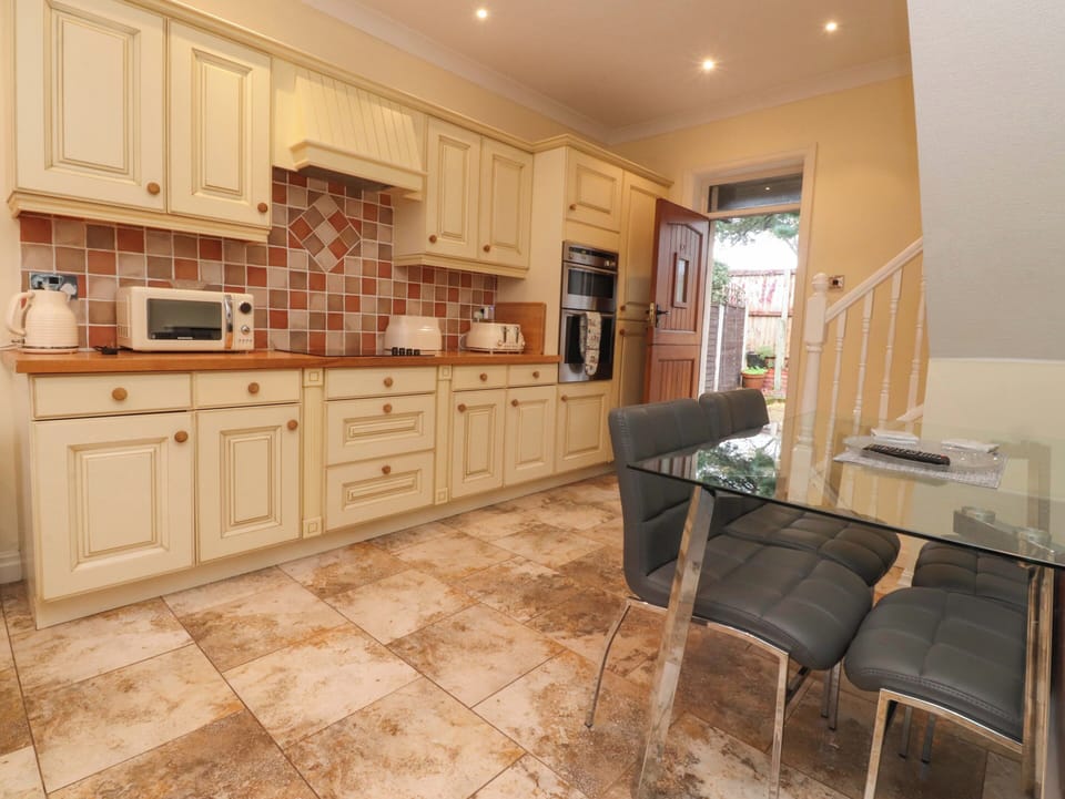 Fridge, dishwasher, electric kettle, toaster
