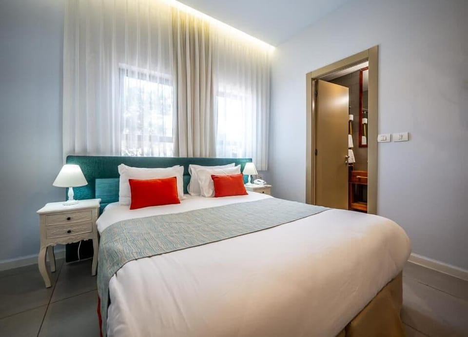 Superior Double or Twin Room | Minibar, in-room safe, desk, soundproofing