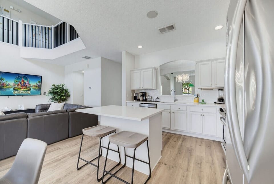 Kitchen and breakfast seating