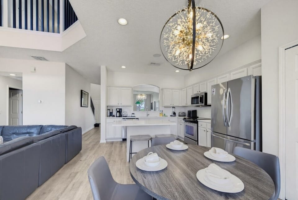Dining and kitchen connection