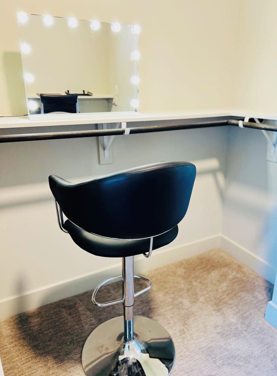 Vanity mirror connected to Emerald bedroom 