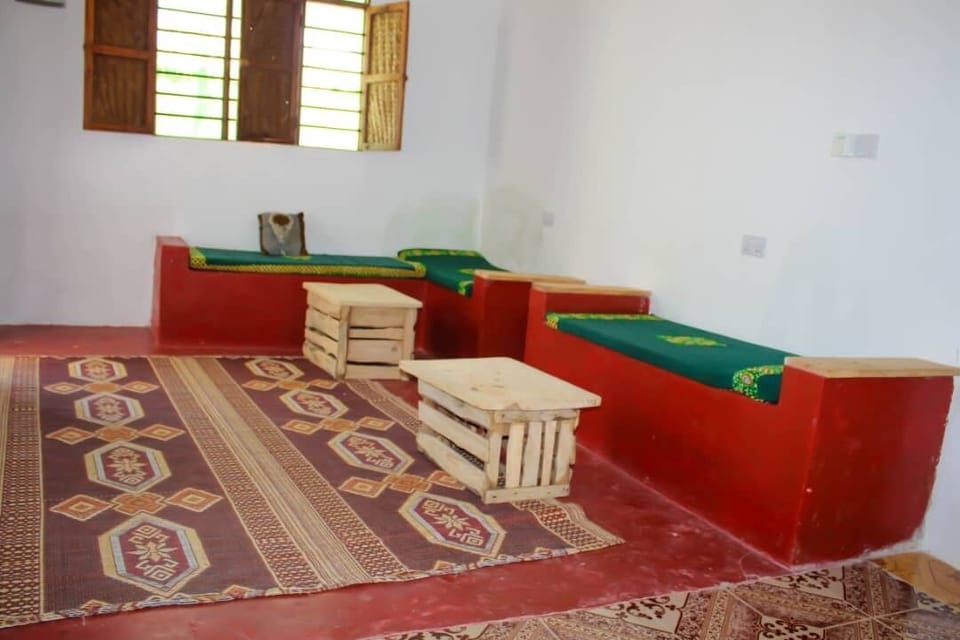 Traditional Apartment, 3 Bedrooms, Kitchen | Living area