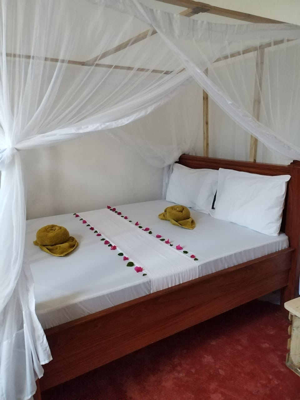 Traditional Apartment, 3 Bedrooms, Kitchen | Individually furnished, bed sheets