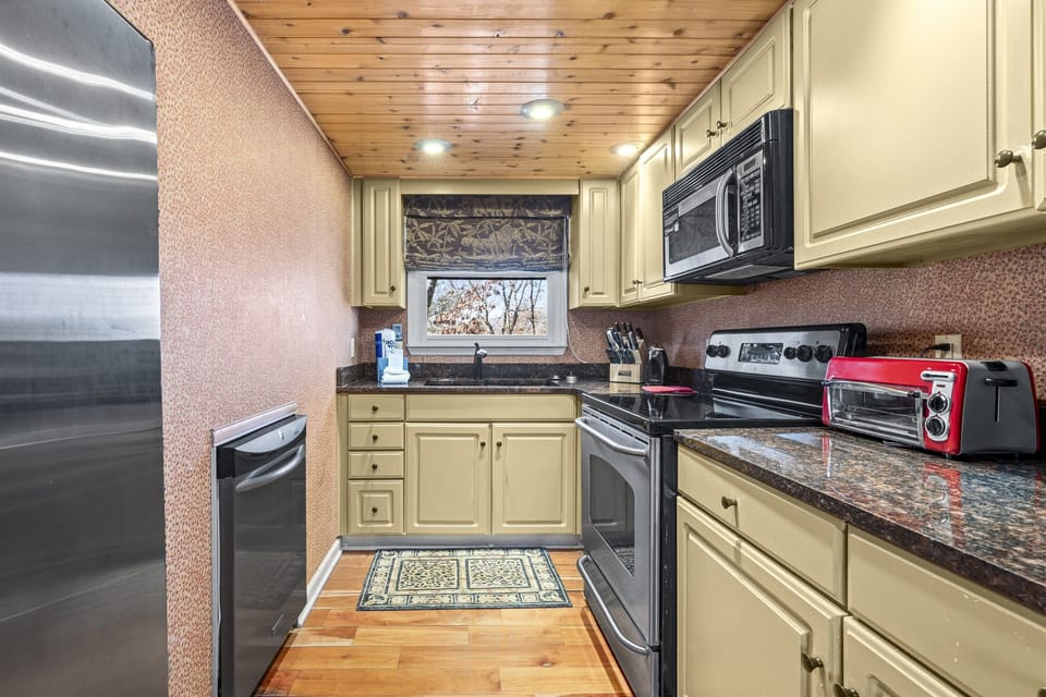 full kitchen