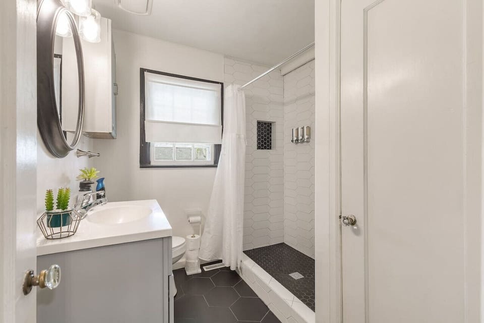 Bathroom vanity