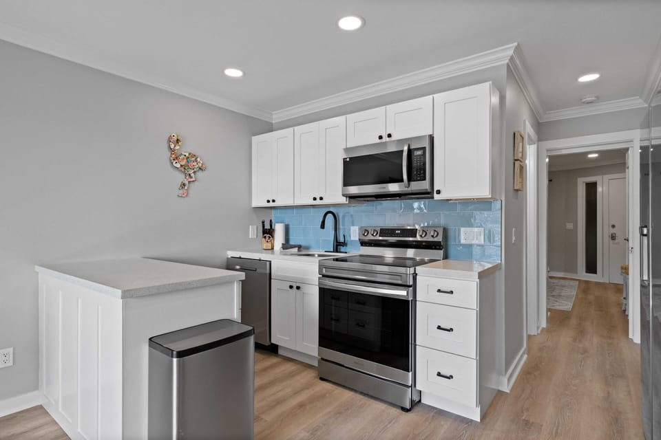 Full Kitchen including Dishwasher