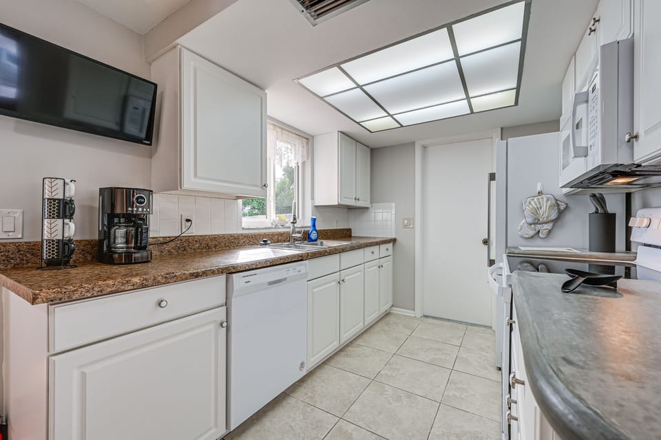 Kitchen | Trash Bags & Paper Towels